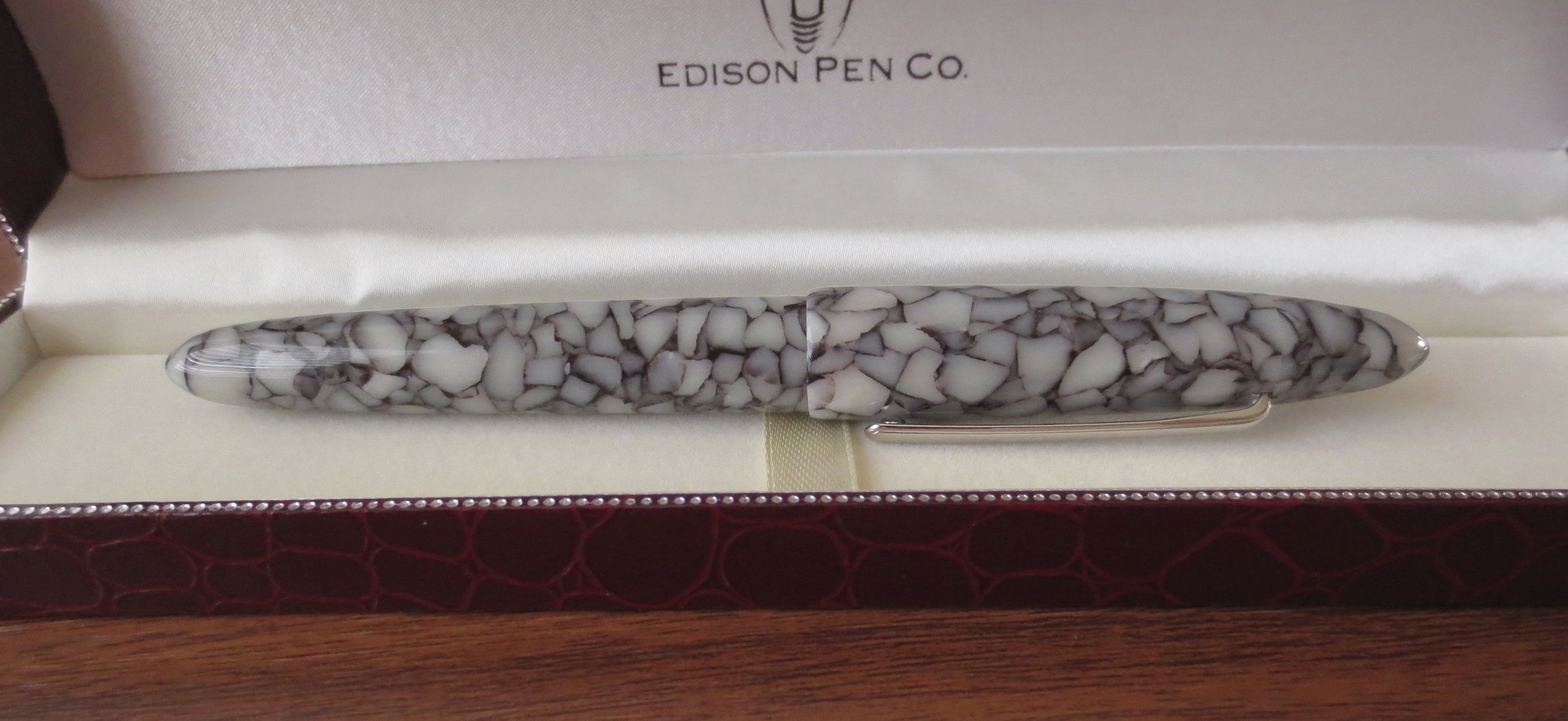 Pen Review: Edison Herald in Crushed Shell Acrylic — The Gentleman